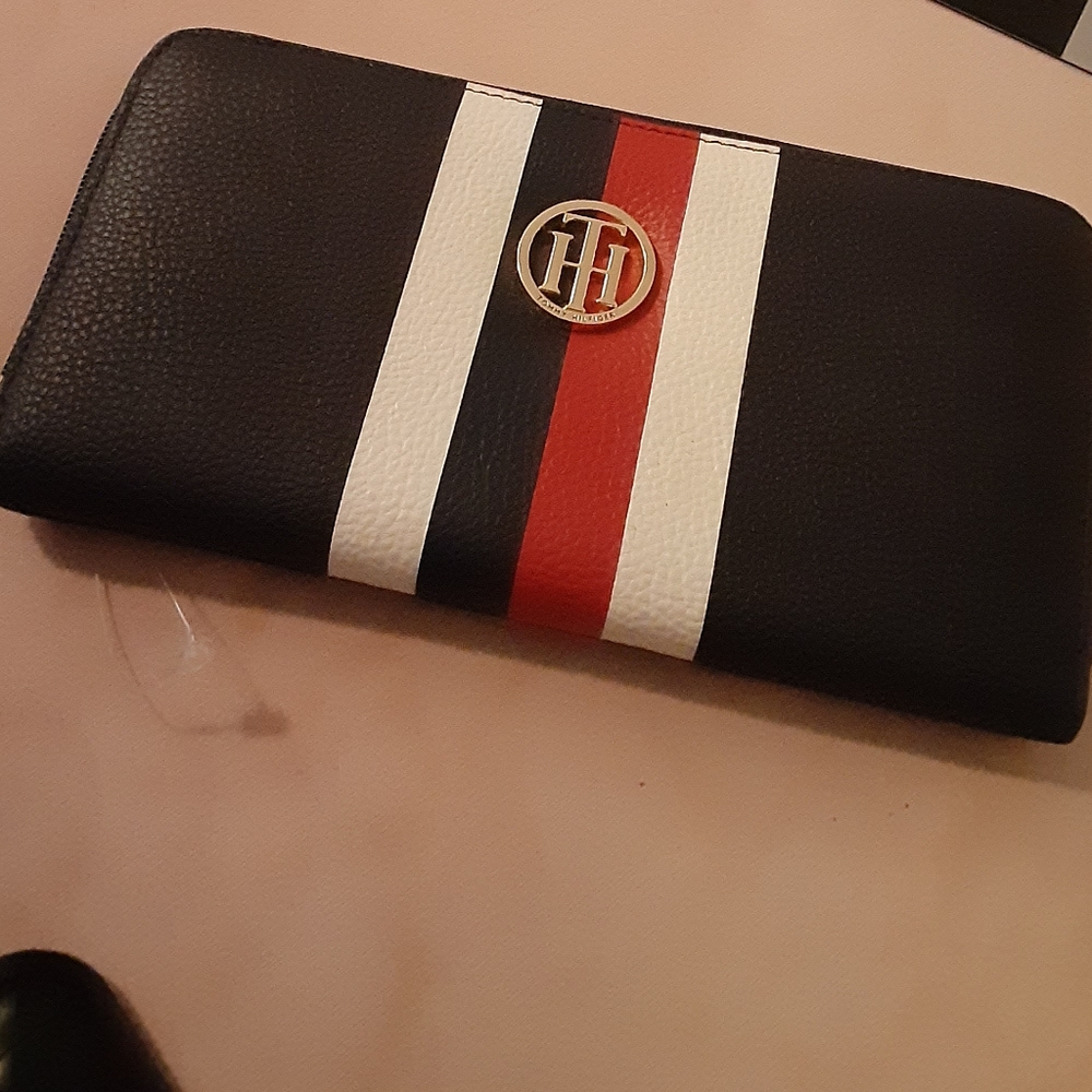 NEW Tommy Hilfiger navy blue stripe wallet